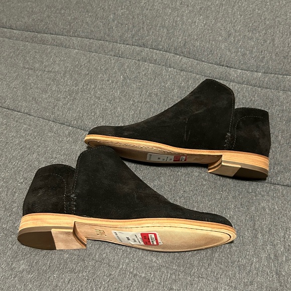 NEW FRYE Suede Elyssa Women’s Booties Black Size 8 - Picture 2 of 7